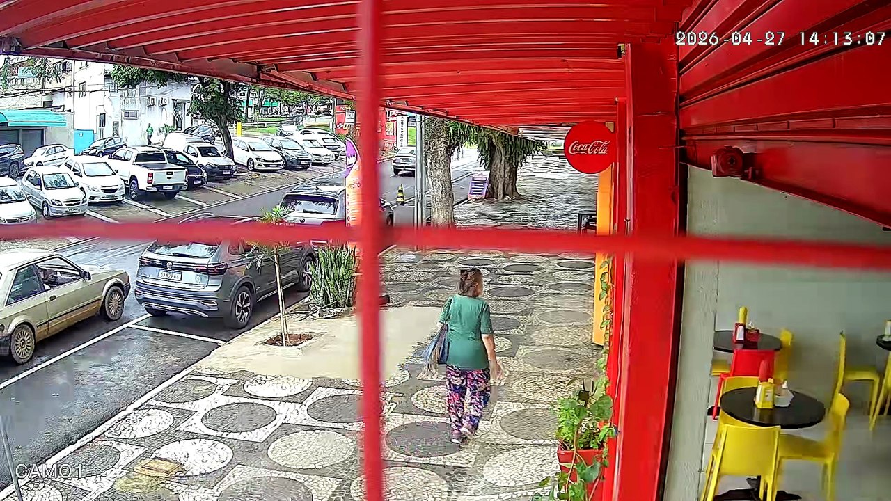 Vídeo mostra caminhão que colidiu em outros veículos em Umuarama