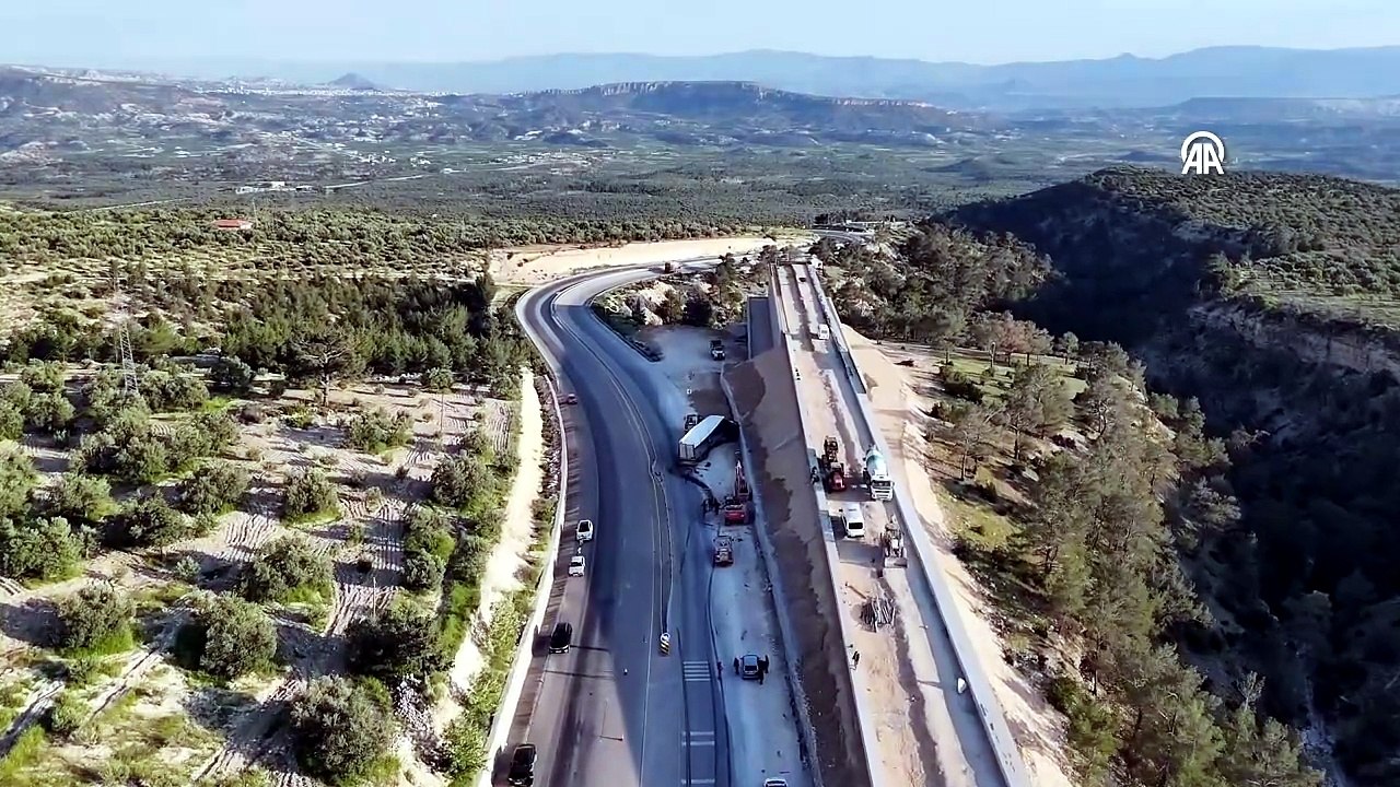 Tırda yüklü mermer bloklar kazada devrildi: 1 işçi yaşamını yitirdi