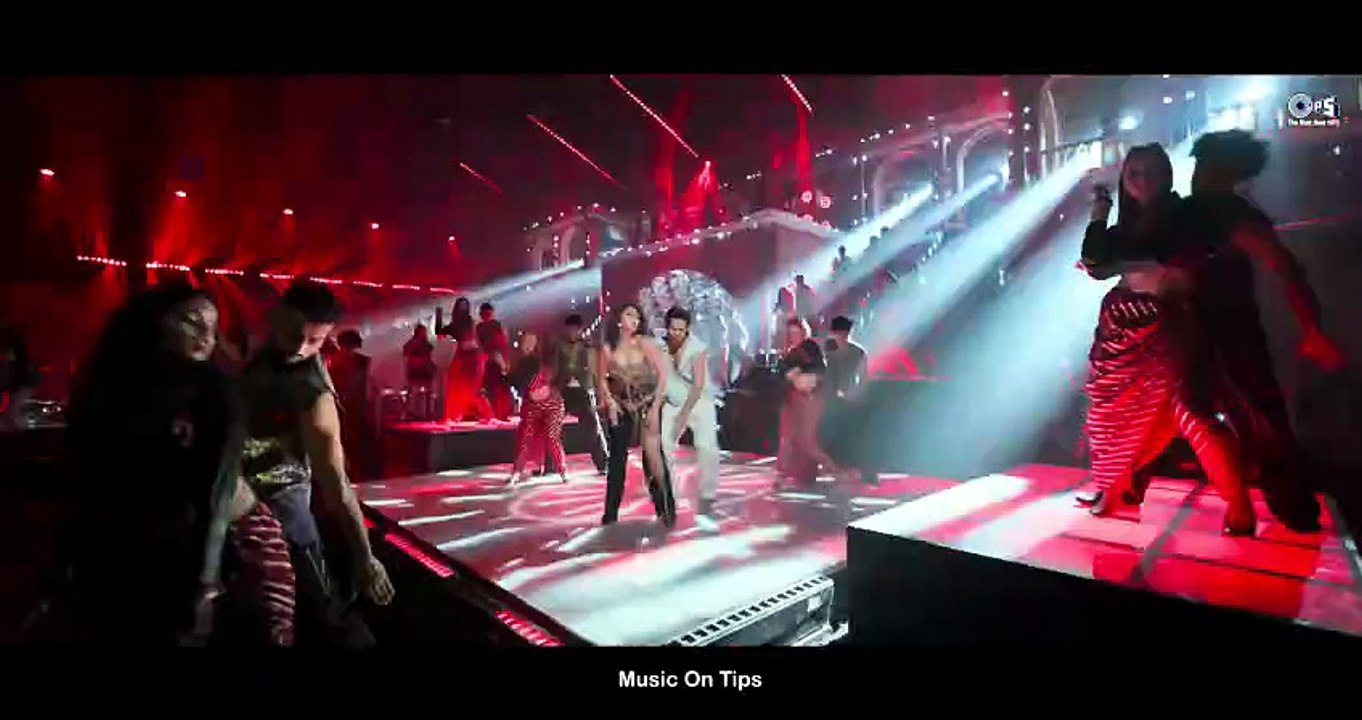 Wow _ Hai Jawani Toh Ishq Hona Hai _ Varun_ Mrunal_ Pooja _ Tanishk _ Harrdy _ Kiran _ Rony _ Gill