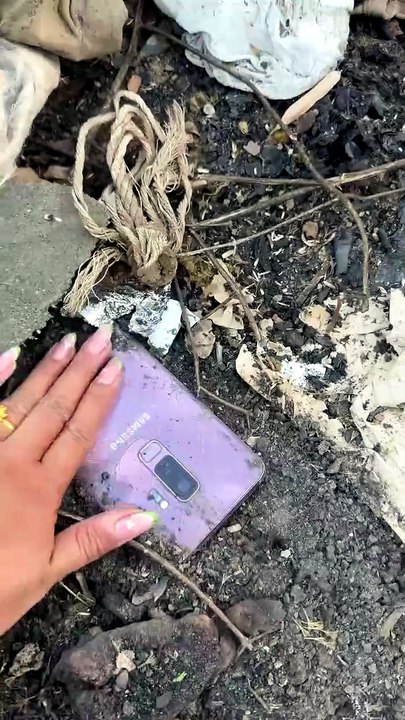 Cracked Samsung Rescue 😱📱