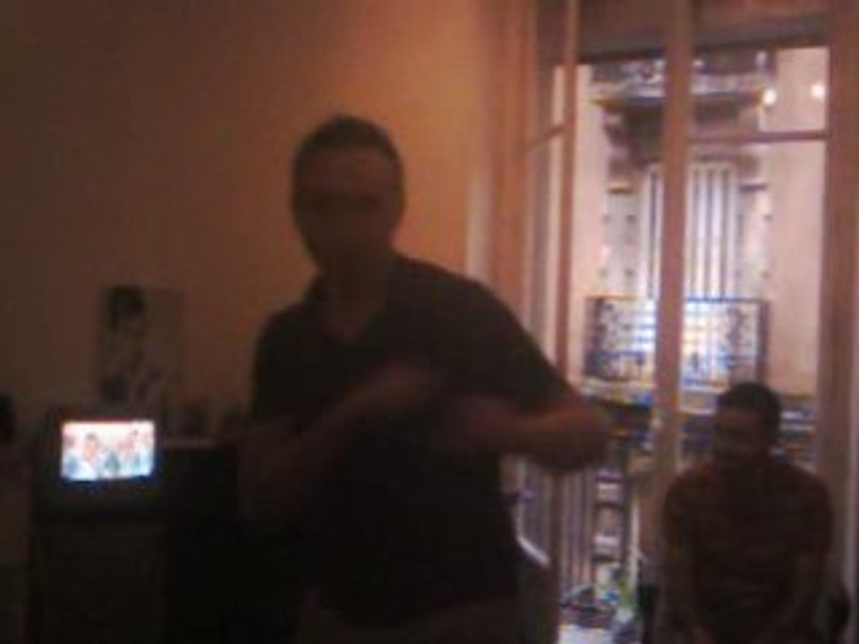 yacine ne sait toujours pas danser même avec ses amis