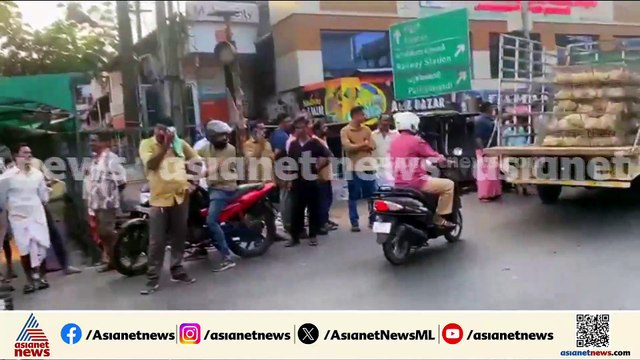 കണ്ണൂരിലും വാഹനങ്ങൾ തടയുന്നു; സ്വകാര്യ ബസ്സുകളടക്കം തടഞ്ഞു