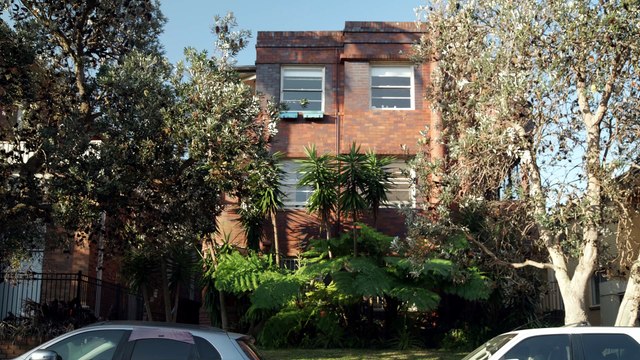NEVER TOO SMALL: Bondi Beach Functional & Luxurious Apartment, Sydney 50sqm/538sqft