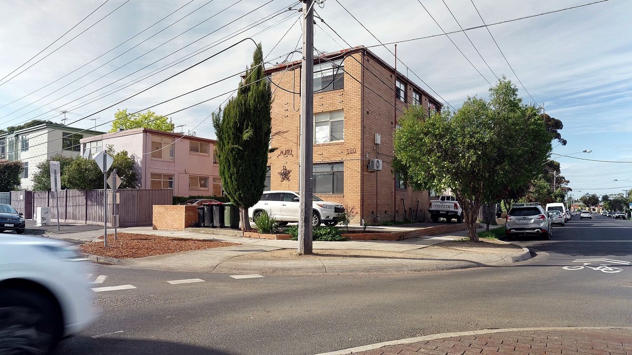 NEVER TOO SMALL: $20K DIY Renovation of 1960s Melbourne Apartment, 42sqm/452sqft