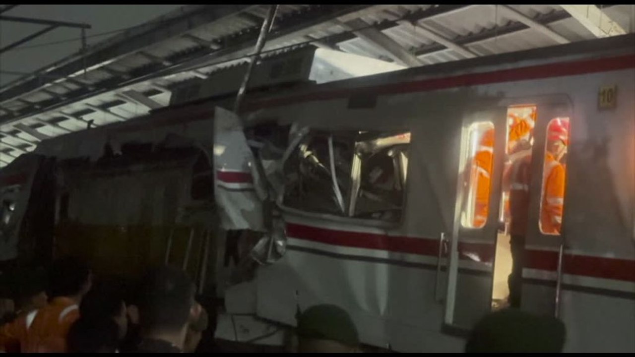 Indonesia, scontro tra due treni: almeno 14 morti e decine di feriti