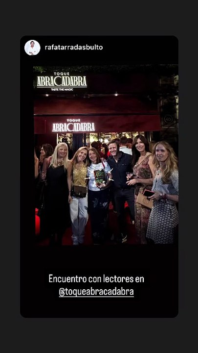 El escritor Rafa Tarradas con fans