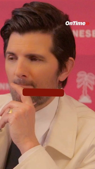 Dans Hokum, Adam Scott (Severance), découvre sur place des chèvres mortes