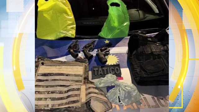 Operação Policial Contra Tráfico de Drogas na Comunidade Caranguejo Tabaiares: Detalhes da Ação que Prendeu Três Suspeitos e Apreendeu Armas e Drogas