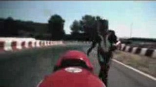 Le motard qui court après sa moto