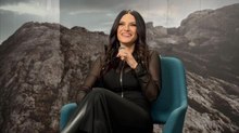 Laura Pausini preocupa a fans por usar oxígeno durante conciertos