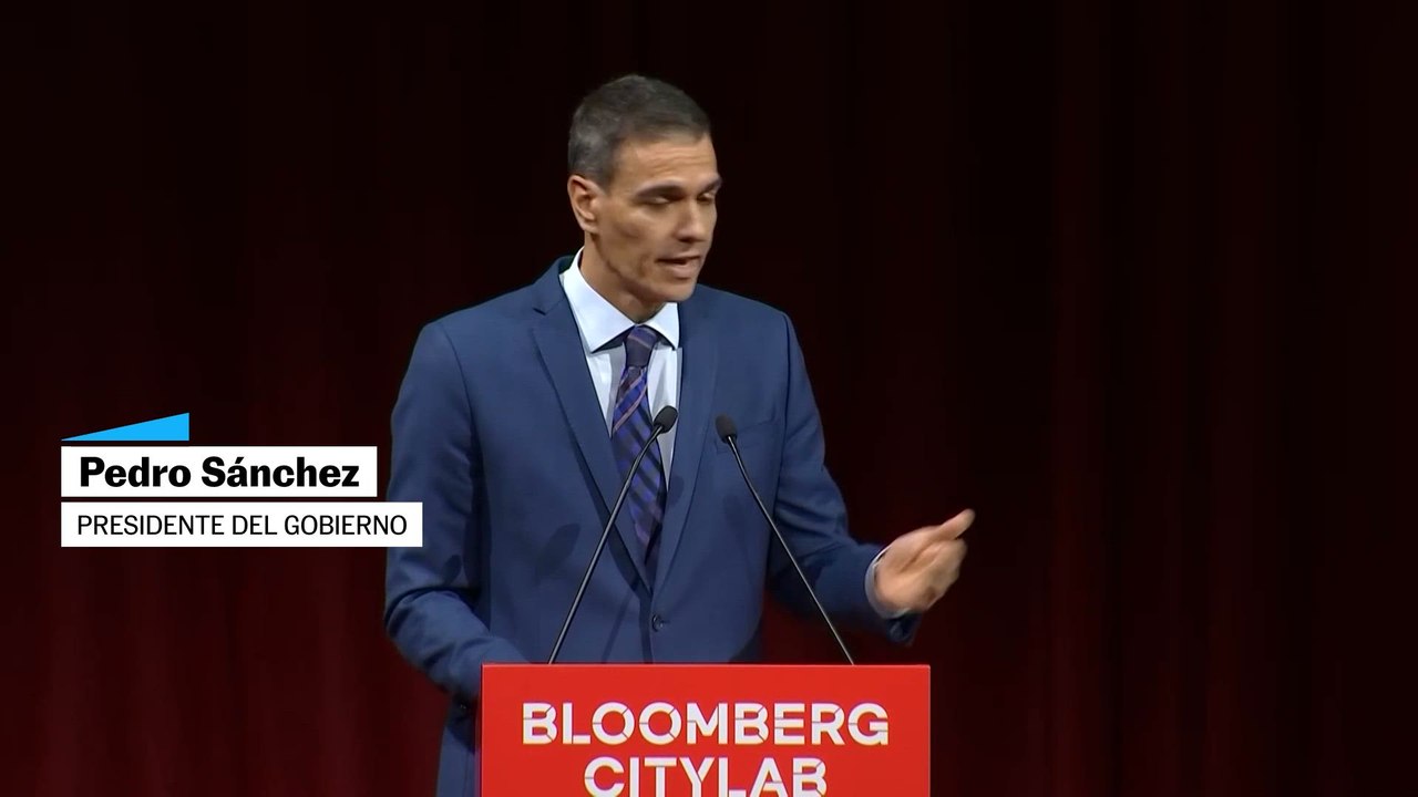 Sánchez llama a los alcaldes a "abanderar" el proceso de regularización