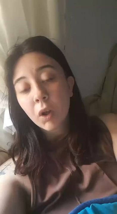 Esta chica de 22 años vive en Ávila y se va a quedar en la calle. No encuentra trabajo ni tiene familia y si no encuentra nada en una semana se queda en la calle. Pido difusión y si alguien supiera de algún trabajo en la zona que me escriba
