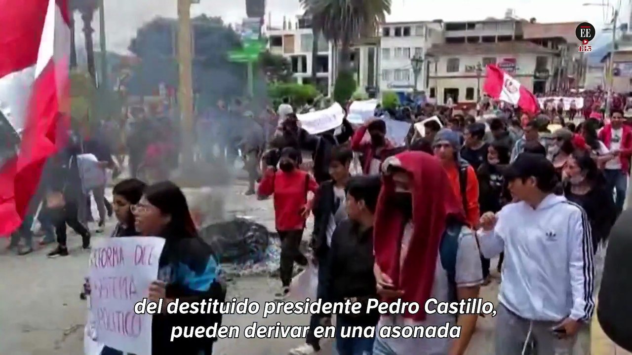 Protestas en Perú: ocho muertos, 200 heridos, bloqueos y militares en las calles