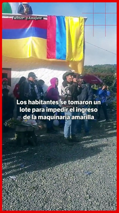 Ciudadanos en Santa Elena, Medellín, protestan...