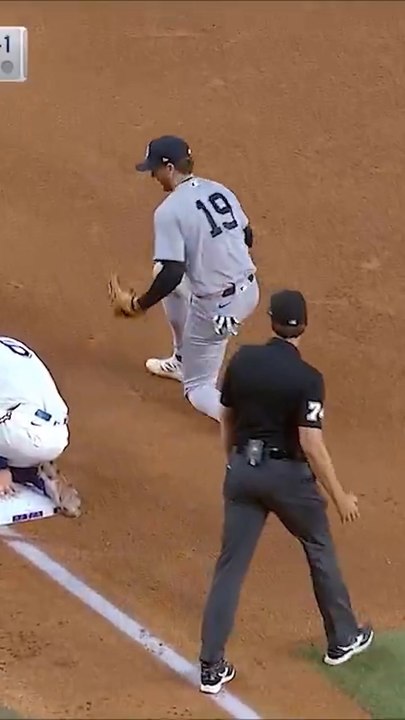Fernando Cruz makes outstanding play from his backside