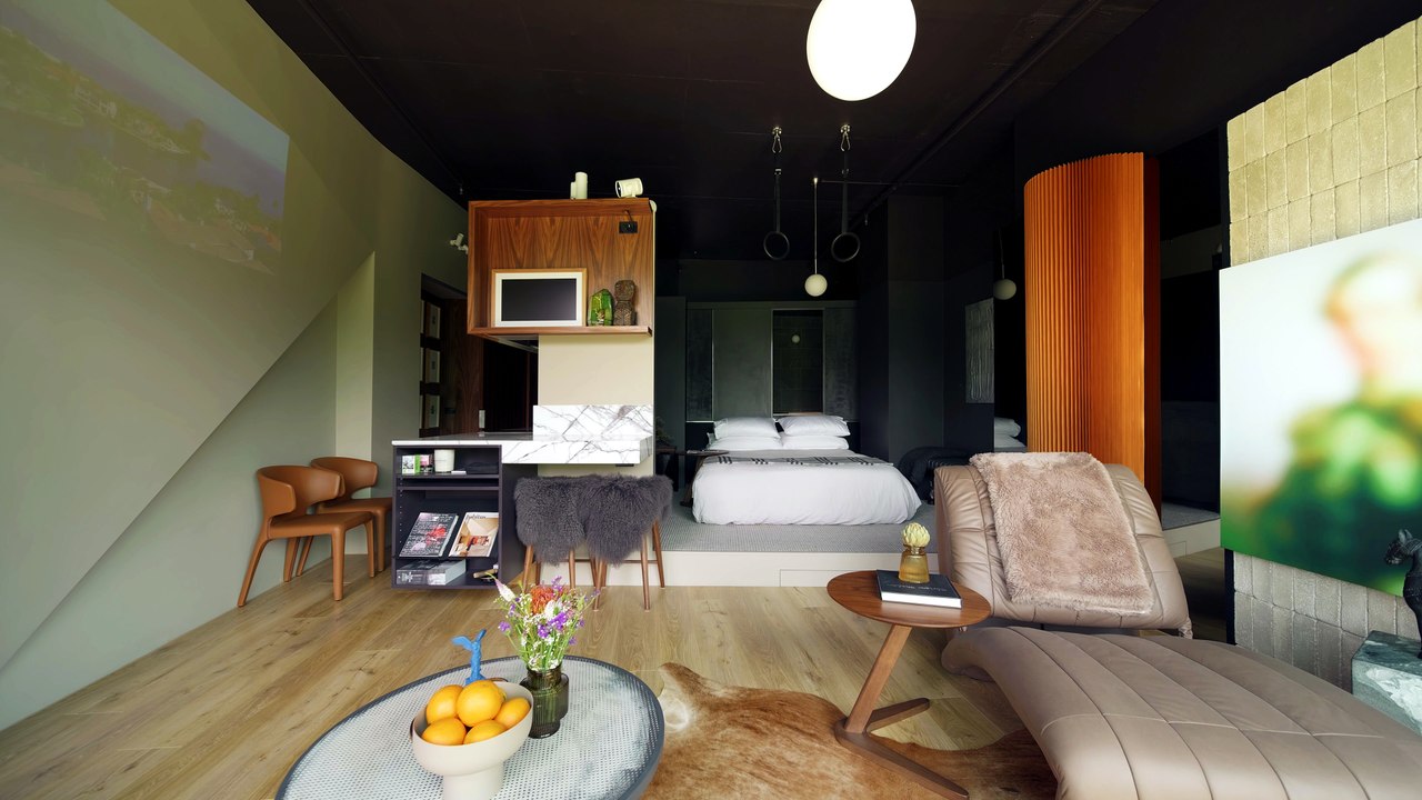 NEVER TOO SMALL: Art Collector’s Luxe Melbourne Apartment, 55sqm/592sqft