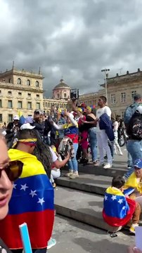 Venezolanos hacen plantón en la Plaza de Bolívar tras llamado de la oposición