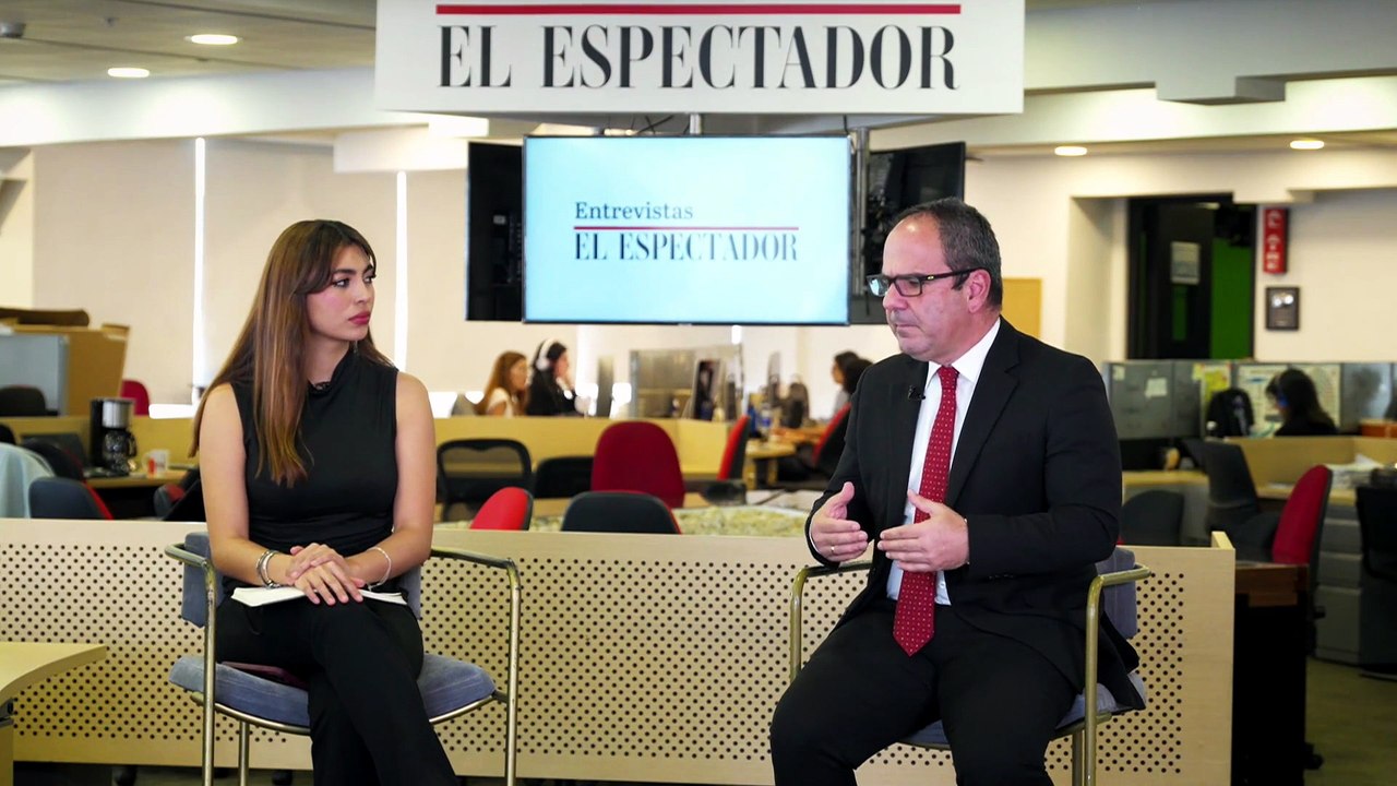 Uribe sigue haciendo política pese a dificultades judiciales: Centro Democrático