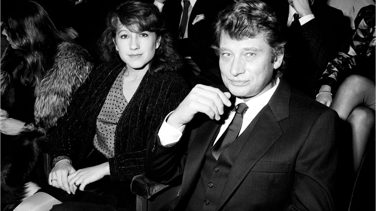 FEMME ACTUELLE - En deuil, Laura Smet partage une émouvante photo de ses parents, Nathalie Baye et Johnny Hallyday