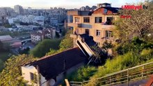 Kağıthane'de feci kaza! Evin çatısına düşen okul servisinin şoförü öldü