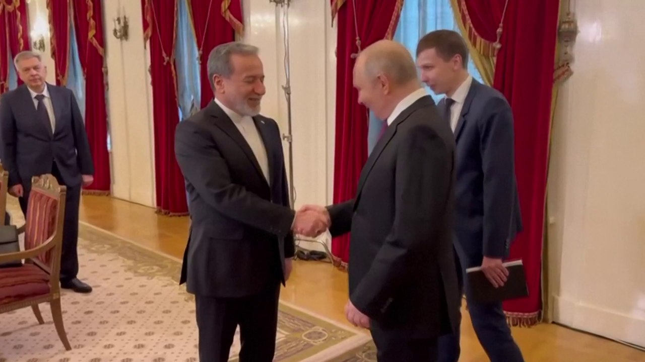 Putin meets Iranian FM on Mideast tensions