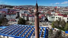 Eğri minaresi şaşırtıyor! Sivas'taki 8 asırlık Ulu Camii'nde çalışmalar sürüyor