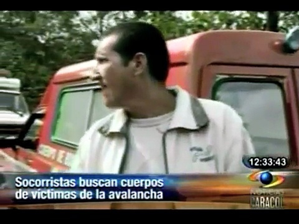 Avalancha embistió bus