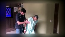 Alan Ruschel, jugador del Chapeconese que sobrevivió al accidente, ya camina