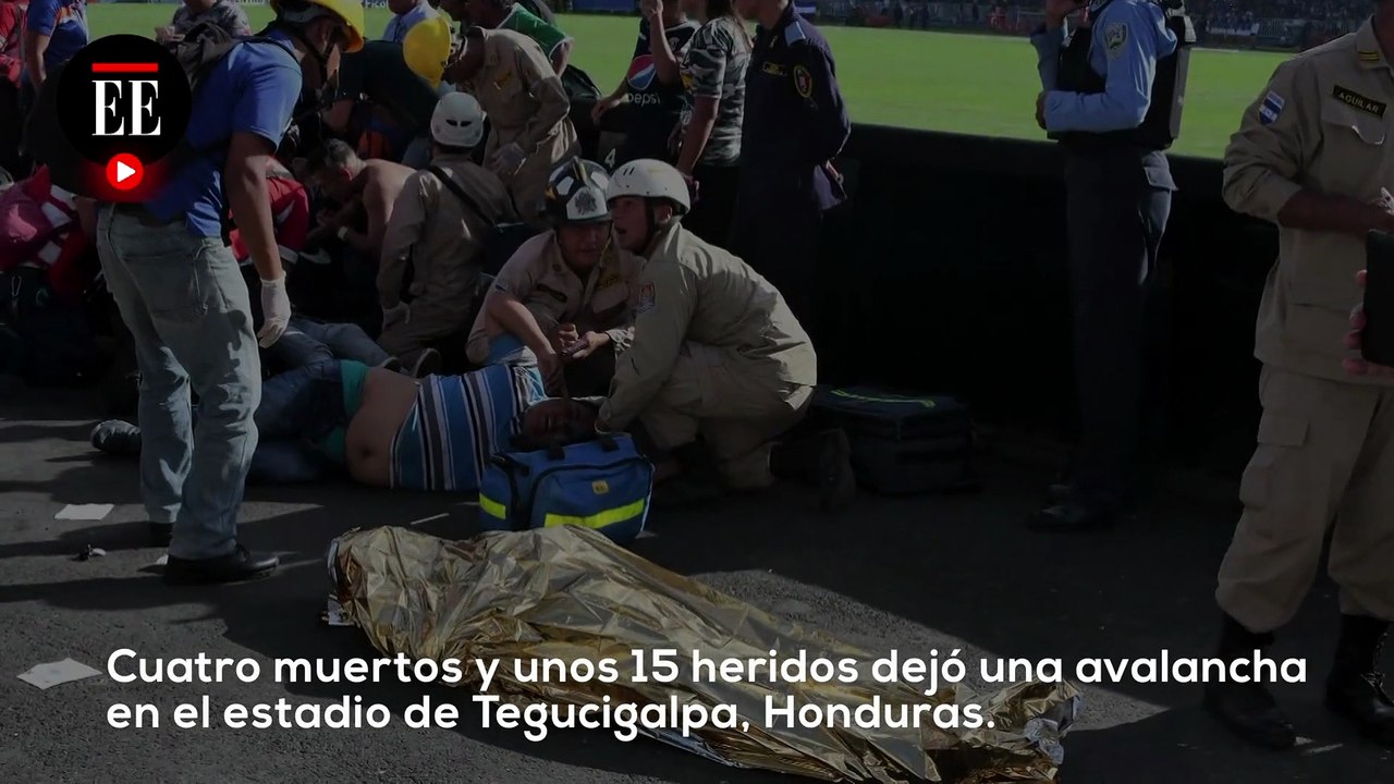 Avalancha de personas en estadio de Honduras _...