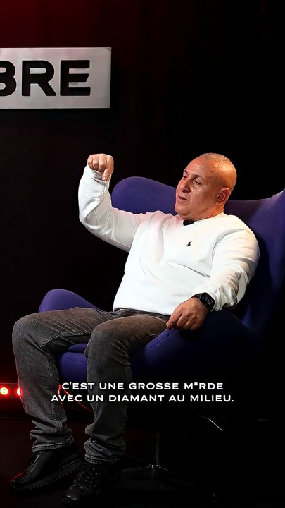 Une grosse m*rde avec un diamant au milieu 😅