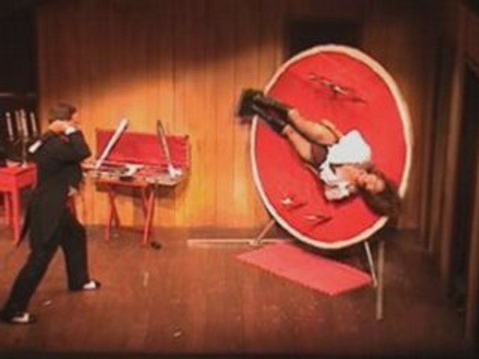 Le lanceur de couteau video