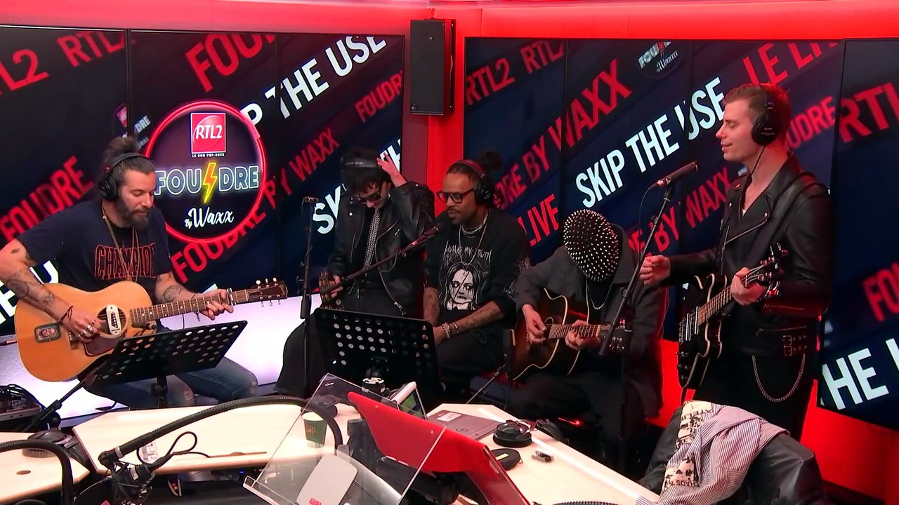 Skip The Use & Waxx interprètent "We Are Good" en live dans Foudre
