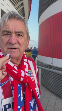La camiseta de la afición del Atleti en una noche importante en el Metropolitano