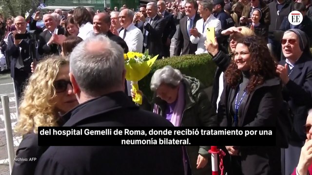 Ya trabaja desde su escritorio: la salud del papa Francisco sigue mejorando