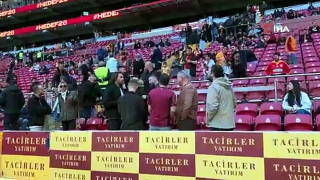 Galatasaray’dan stadyumda taraftara açık antrenman