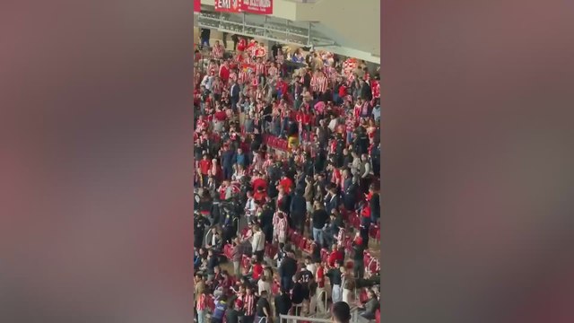 Máxima tensión en el Metropolitano: seis policías escoltaron a la salida a un aficionado
