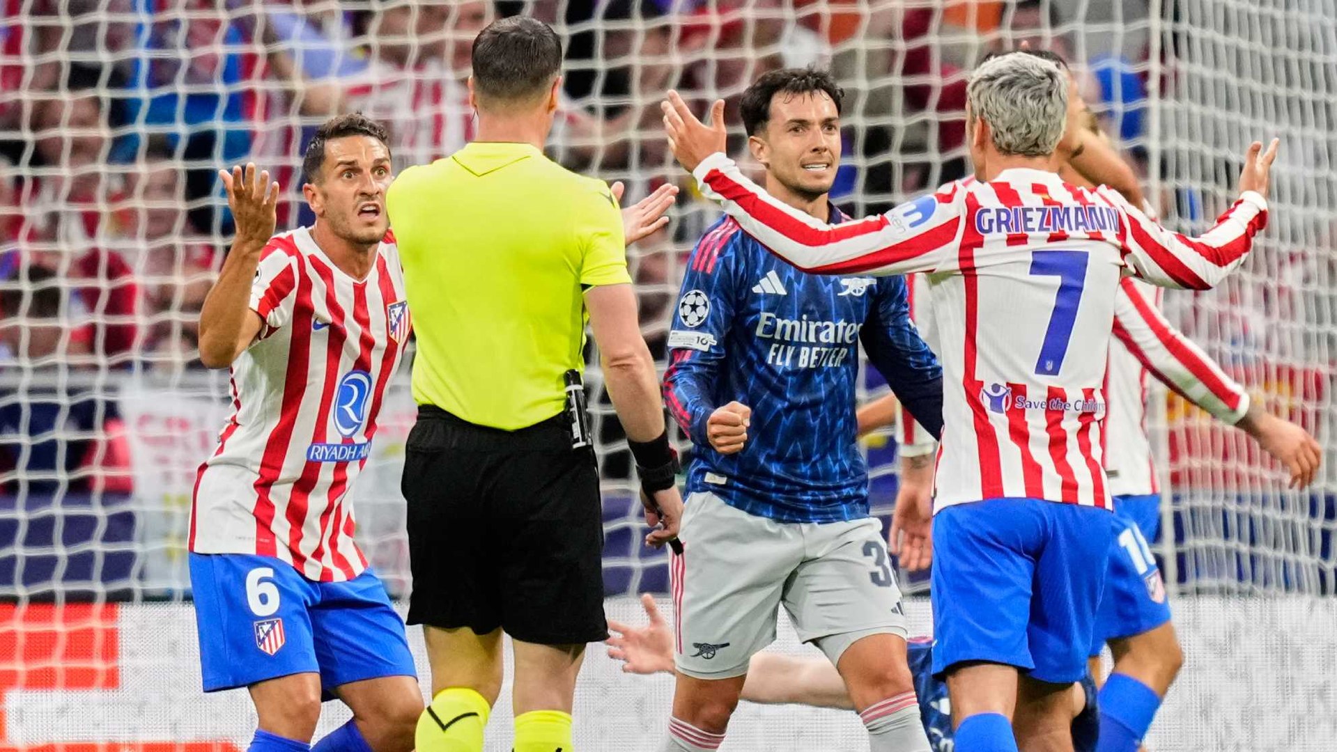 El Atlético clama por el penalti sobre Gyokeres: "No es suficiente"