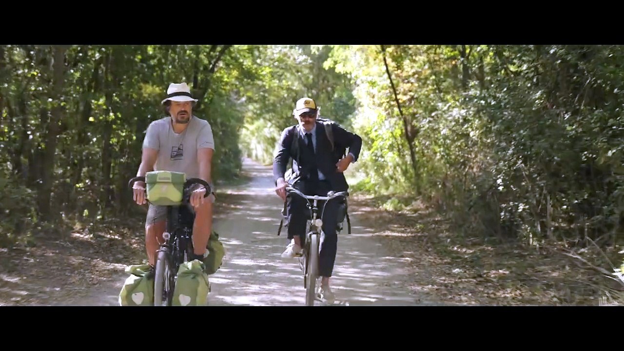 Auf zwei Rädern Trailer (Deutsch)