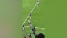La reacción de Simeone y Giuliano tras pisar Ben White el escudo del Atleti