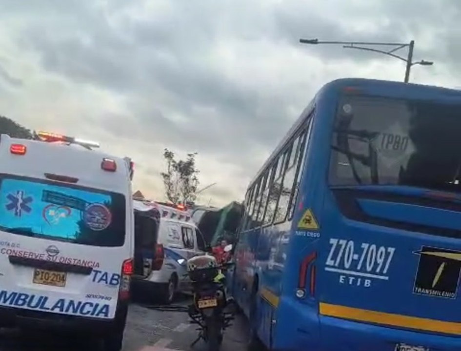 Accidente en la Av. Boyacá dejó 29 heridos y cinco vehículos afectados