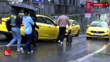 Taksim'de kapanan yollar nedeniyle turistler valizleriyle yürüdü