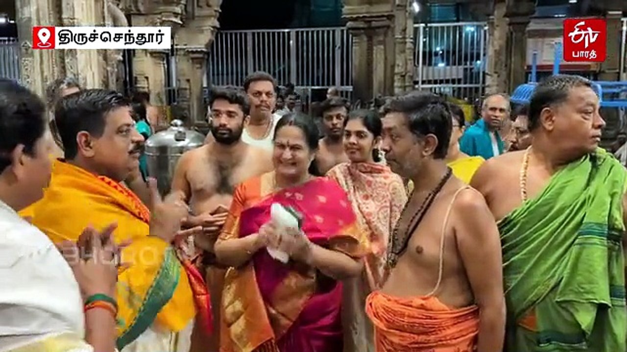 திருச்செந்தூர் முருகன் கோயிலில் எடப்பாடி பழனிசாமி மனைவி சாமி தரிசனம்