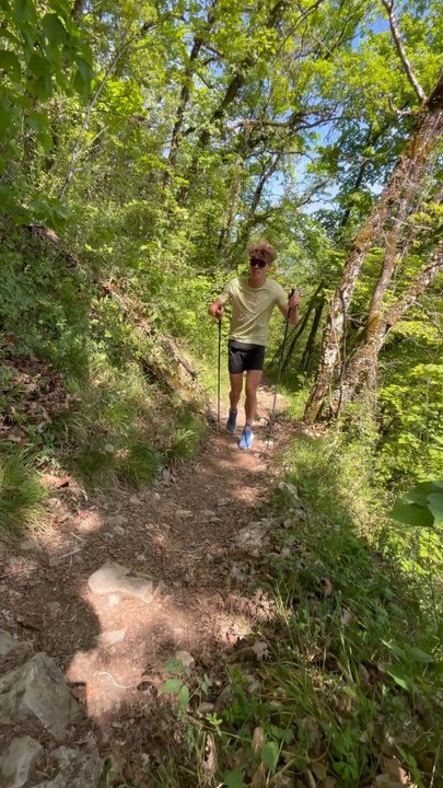 Merrell Agility Peak 6 👟Une chaussure plus précise, avec une mousse bien confortable et des gros crampons pour grimper aux arbres 🤪Retrouvez la paire en 3 coloris sur le site de @sportsshoes_fr Merci @merrelleucollaboration commerciale 🤝