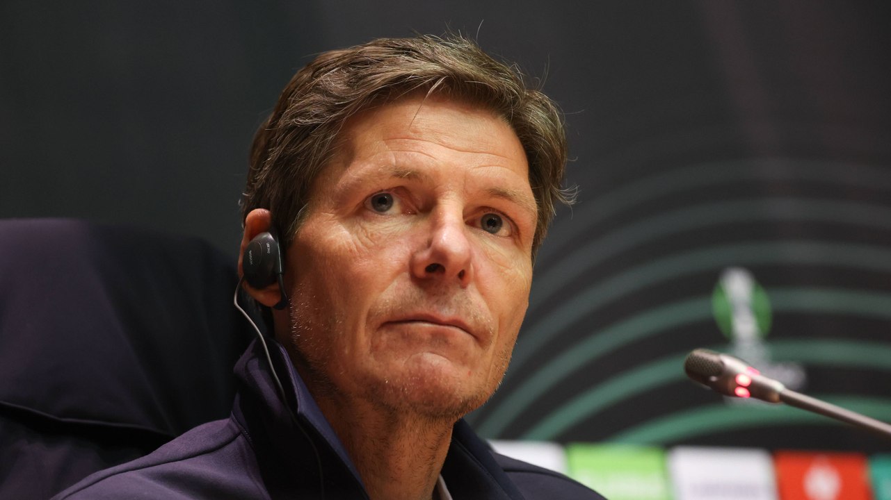 Glasner scherzt: 'Dann trete ich die Spieler ein bisschen'