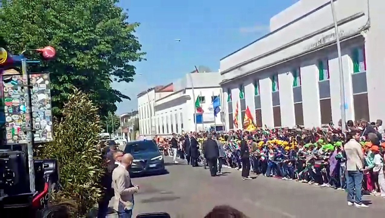 Pontedera, l'arrivo di Sergio Mattarella alla Piaggio