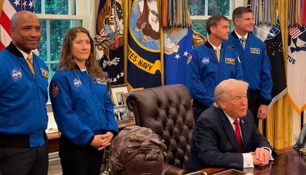 Trump Welcomes Artemis II Astronauts to Oval Office