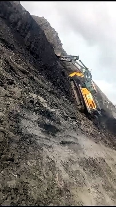 Hard Work in the Mud! Heavy Machinery at a Kalimantan Coal Mine