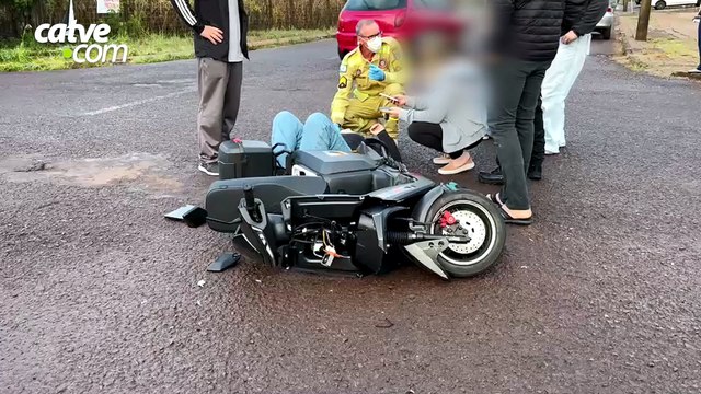 Duas jovens ficam feridas em batida scooter elétrica em Cascavel