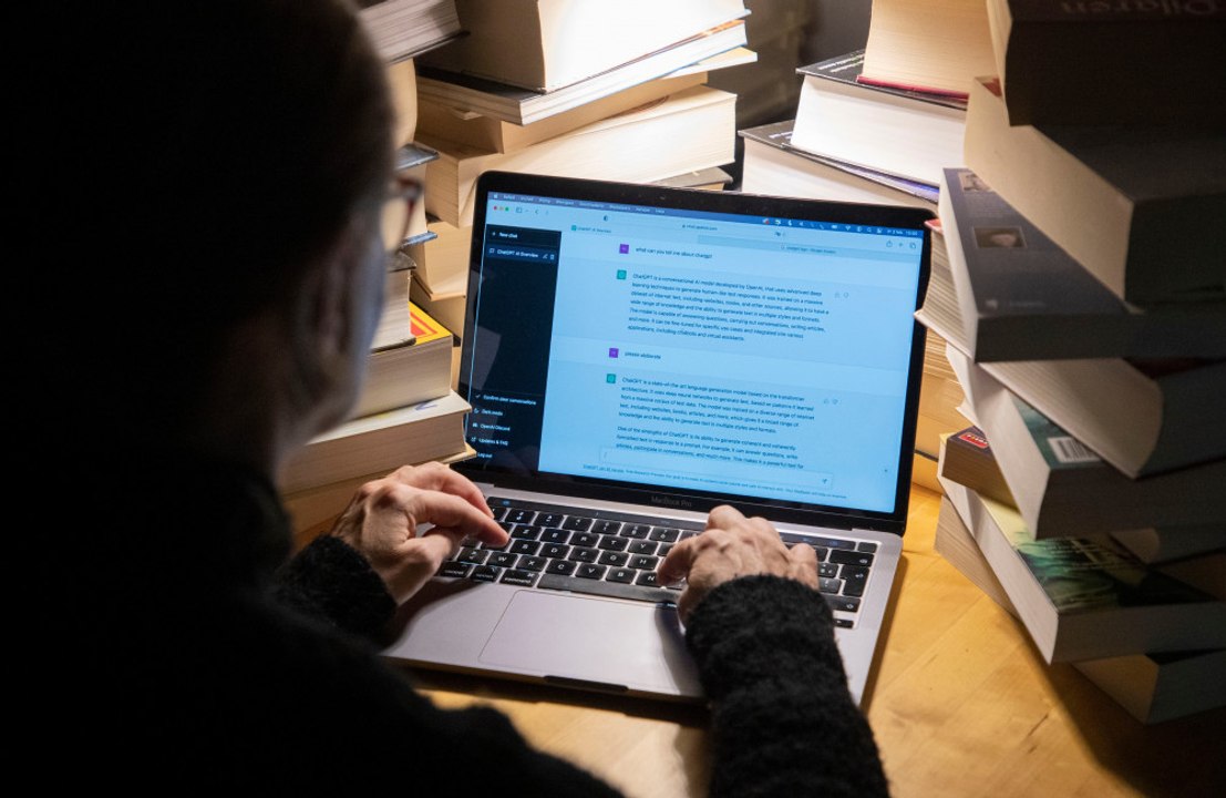 Friendly AI chatbots more likely to make mistakes