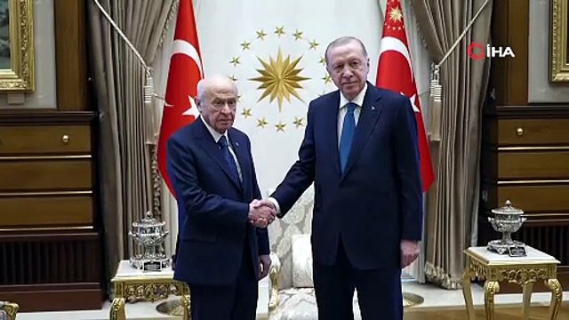 Cumhurbaşkanı Recep Tayyip Erdoğan ve Milliyetçi Hareket Partisi Genel Başkanı Devlet Bahçeli’nin Cumhurbaşkanlığı Külliyesi’ndeki görüşmesi başladı